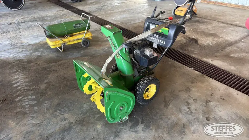 John Deere 828D Self-Propelled Snowblower