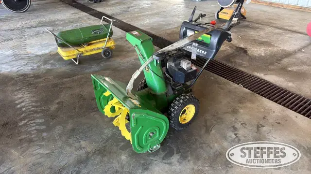 John Deere 828D