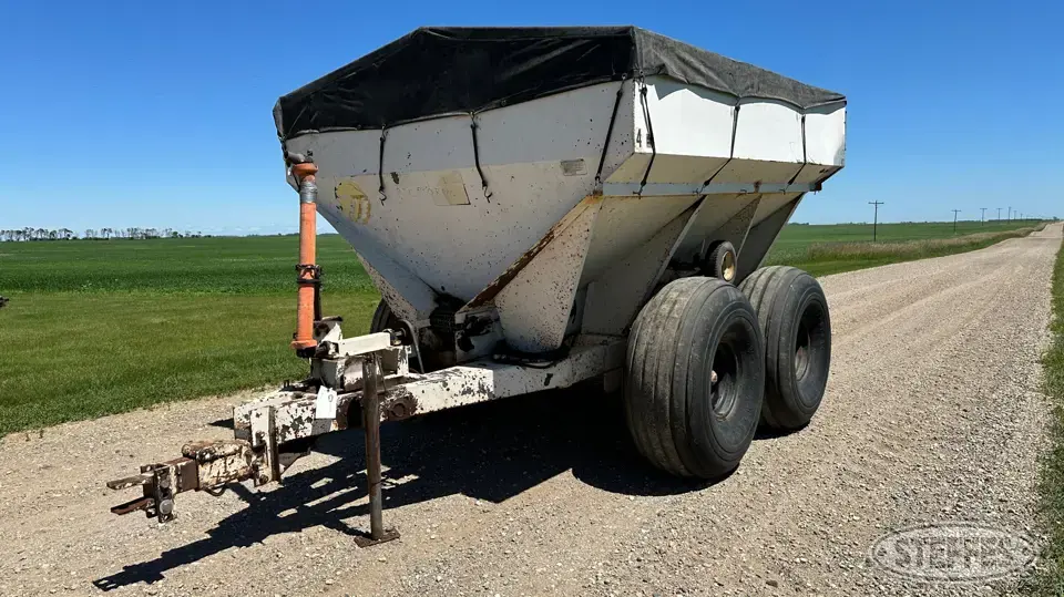 Tyler Pull-Type Dry Spreader