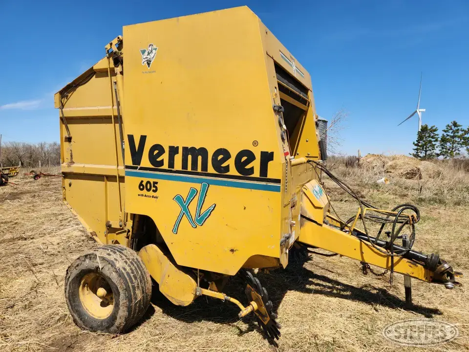 2001 Vermeer 605XL Round Baler