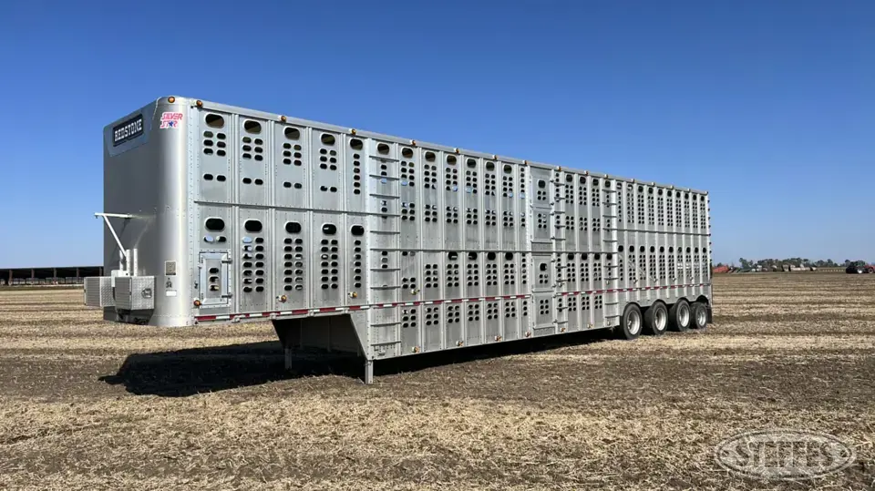 2014 Wilson PSDCL-402 Semi Livestock Trailer