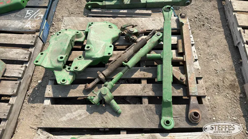 John Deere 3 pt. arms Tractor Part