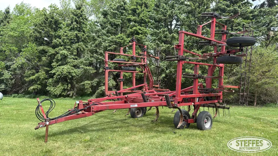 Case IH 5600 Chisel Plow