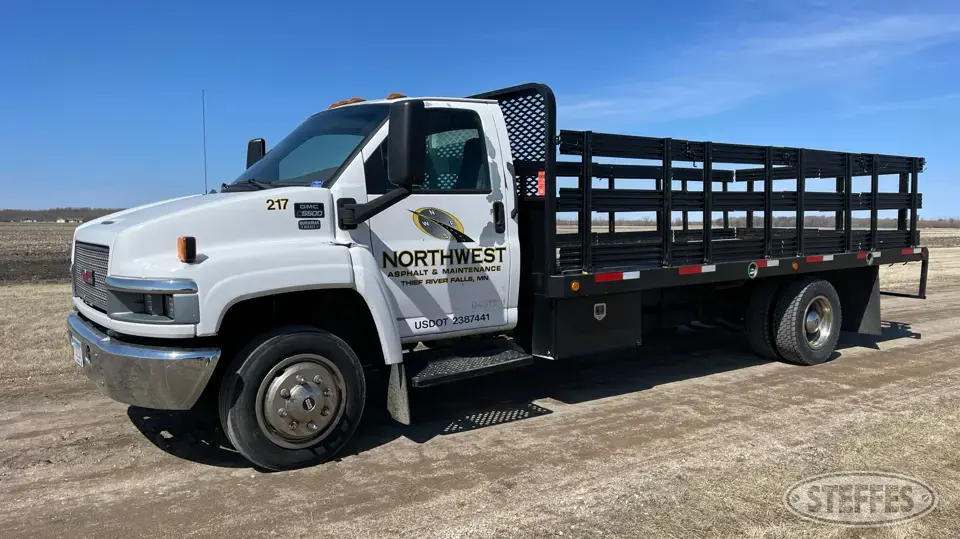 2007 GMC C5500 Flatbed Truck