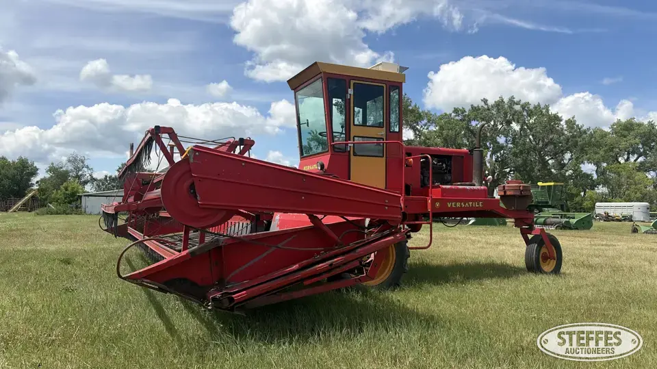 1977 Versatile 400 Self-Propelled Swather