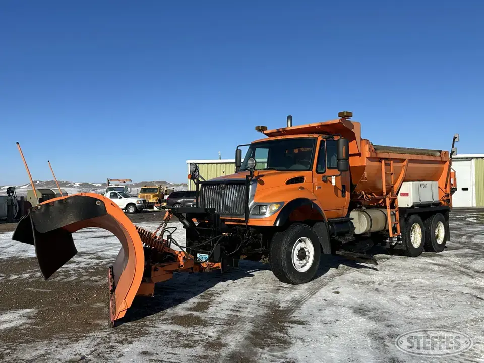 2006 International 7600 Plow-Spreader Truck