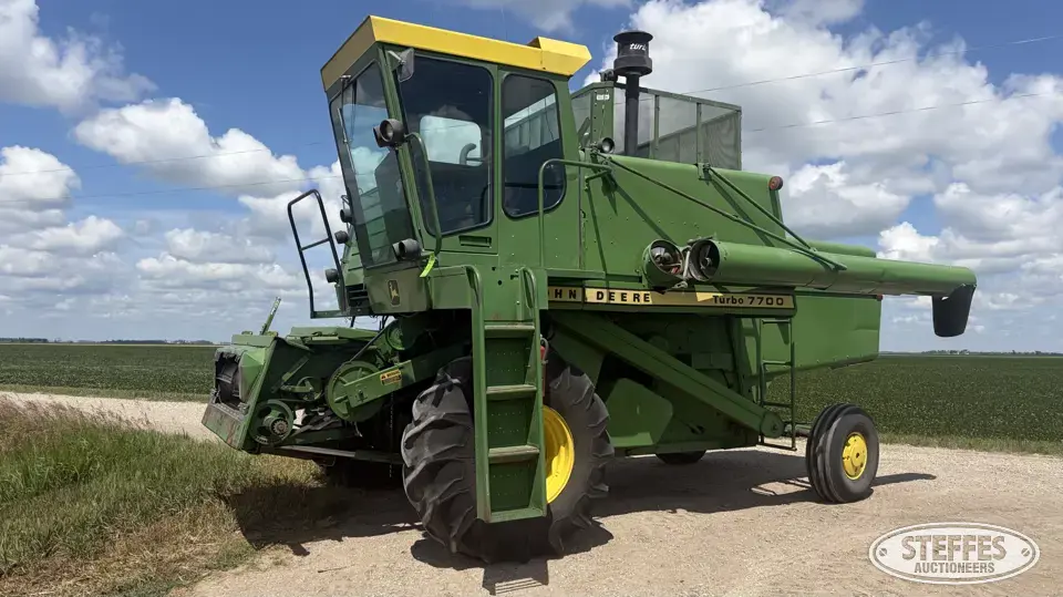 1978 John Deere 7700 Combine