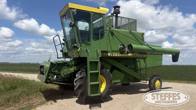 1978 John Deere 7700
