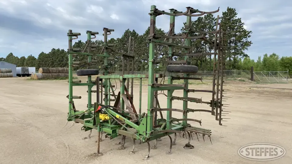 John Deere 1010 Field Cultivator