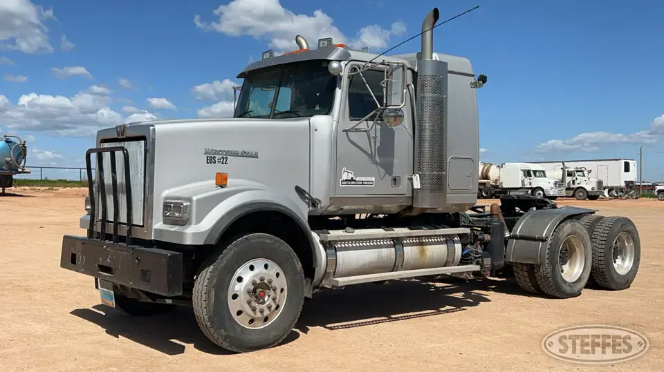 2009 Western Star 4900 Conventional Truck with Sleeper