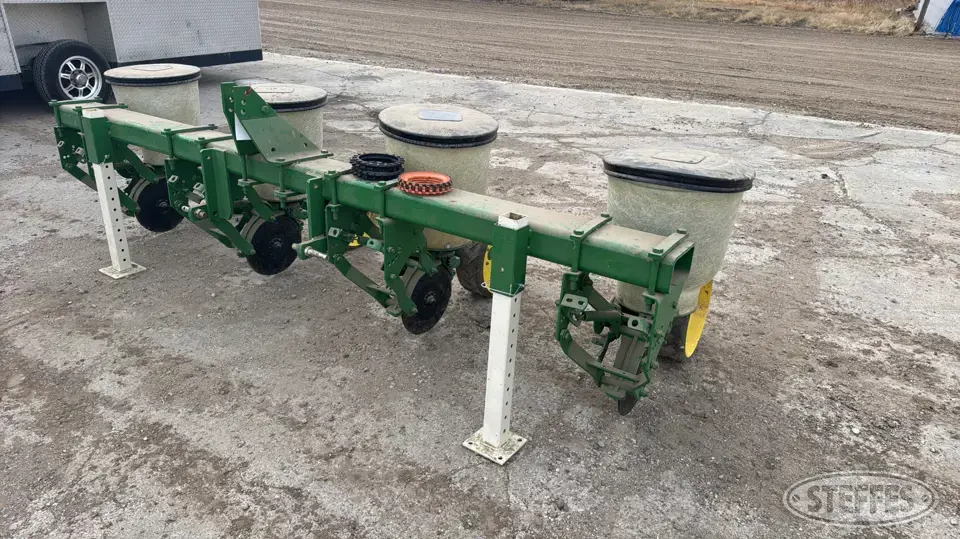 John Deere 71 plate planter Less Than 12 Row Planter