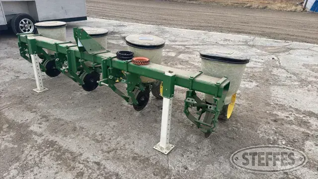 John Deere 71 plate planter