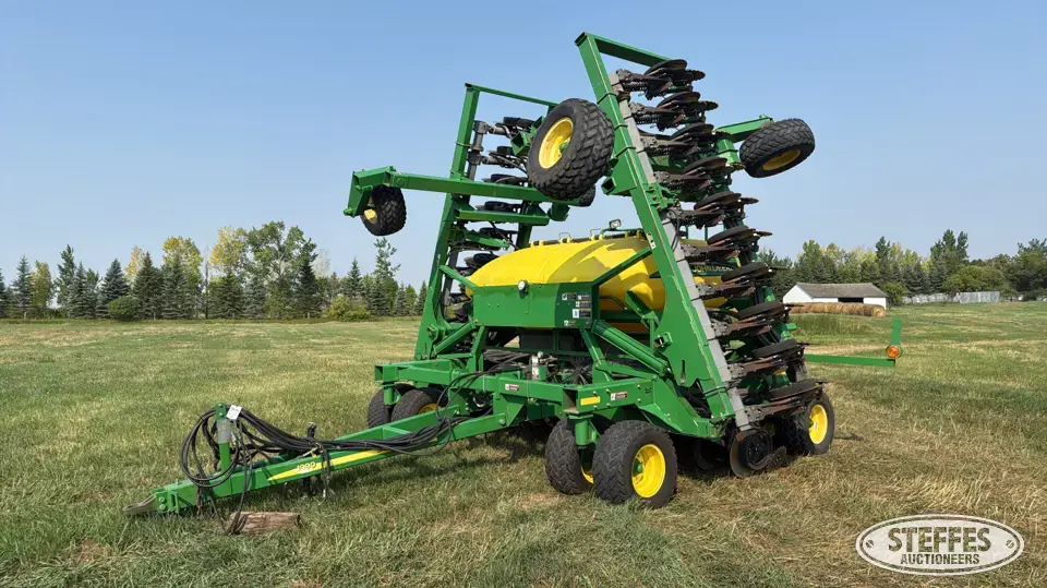 2006 John Deere 1990 Air Drills and Air Seeder