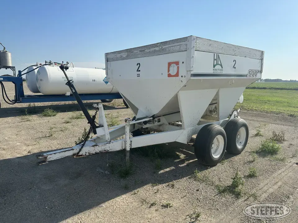 Willmar 500 Pull-Type Dry Spreader