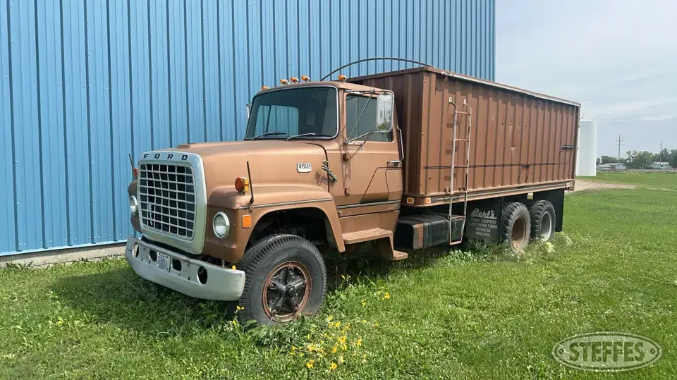1974 Ford 880 Tandem Boxed Truck