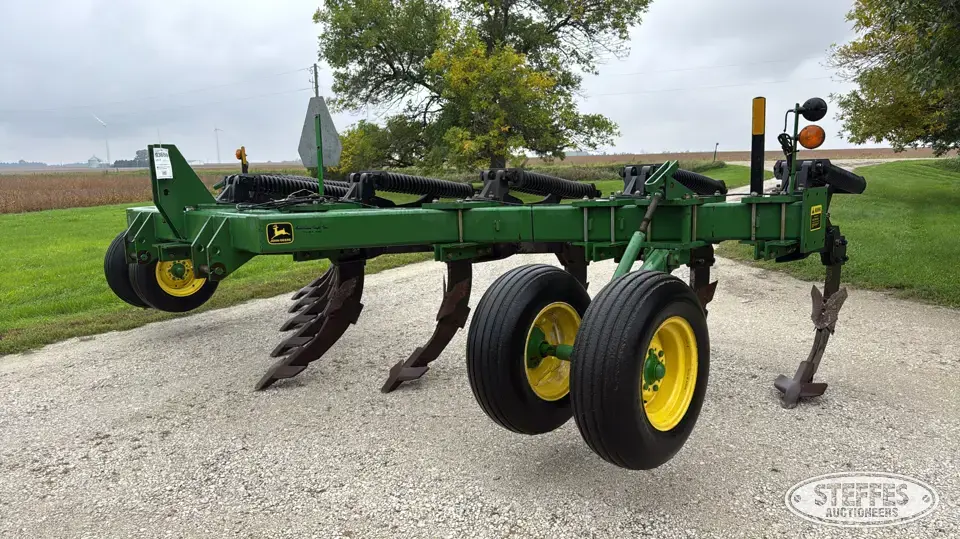 John Deere 915 Ripper