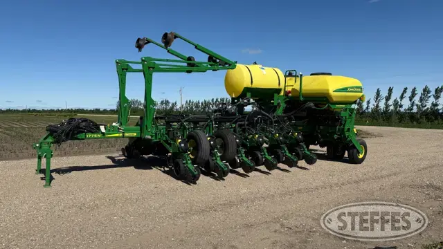 2016 John Deere 1775NT