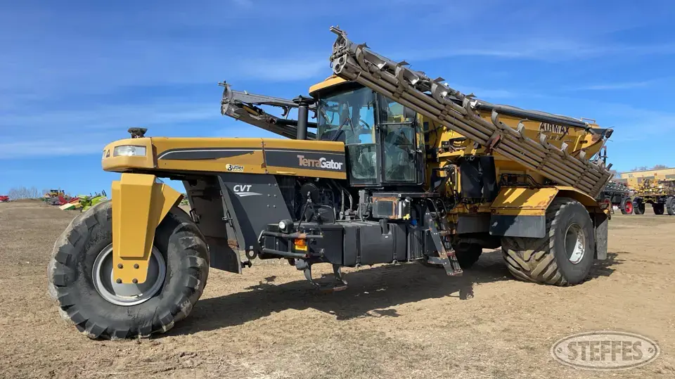 2014 TerraGator 8300 Self-Propelled Dry Applicators-Spreaders-Floater