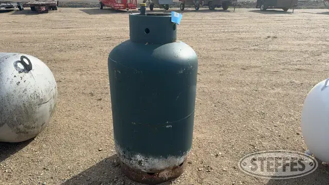 125 gal. propane tank