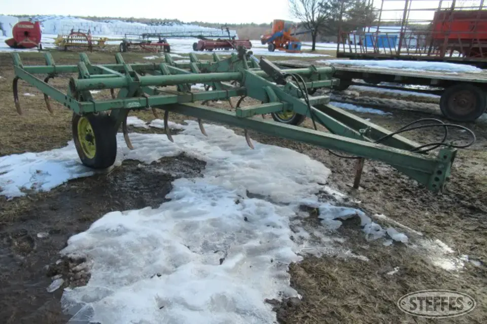John Deere 1000 Field Cultivator