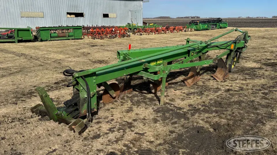 John Deere 1450 Plow