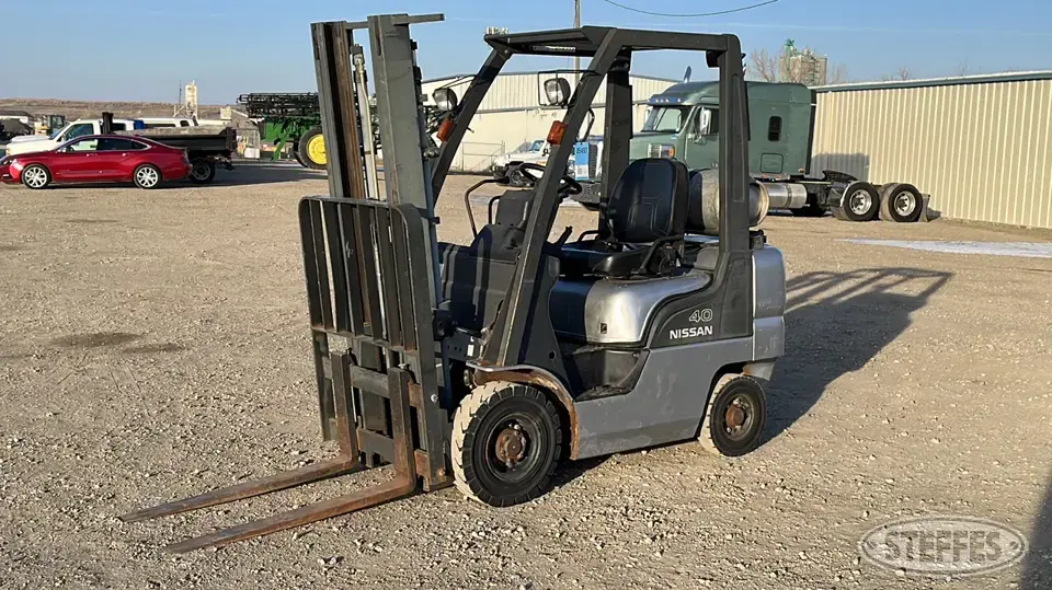 Nissan 40 Warehouse Forklift