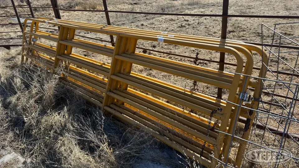 (4) Sioux livestock gates Livestock Handling
