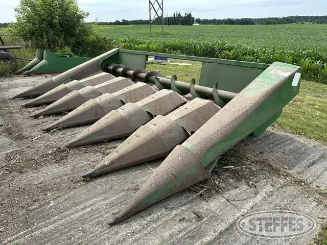 John Deere 643