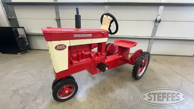 2006 McCormick Farmall 460