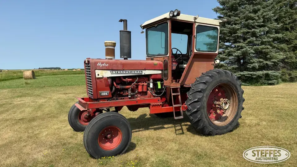 1970 Farmall 1026 2WD Tractor