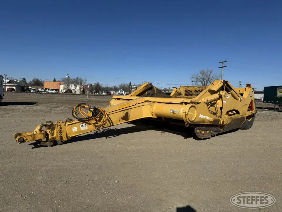 2005 John Deere 1810E Pull Scraper