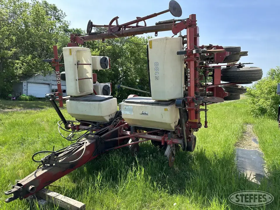 White 5100 Less Than 12 Row Planter
