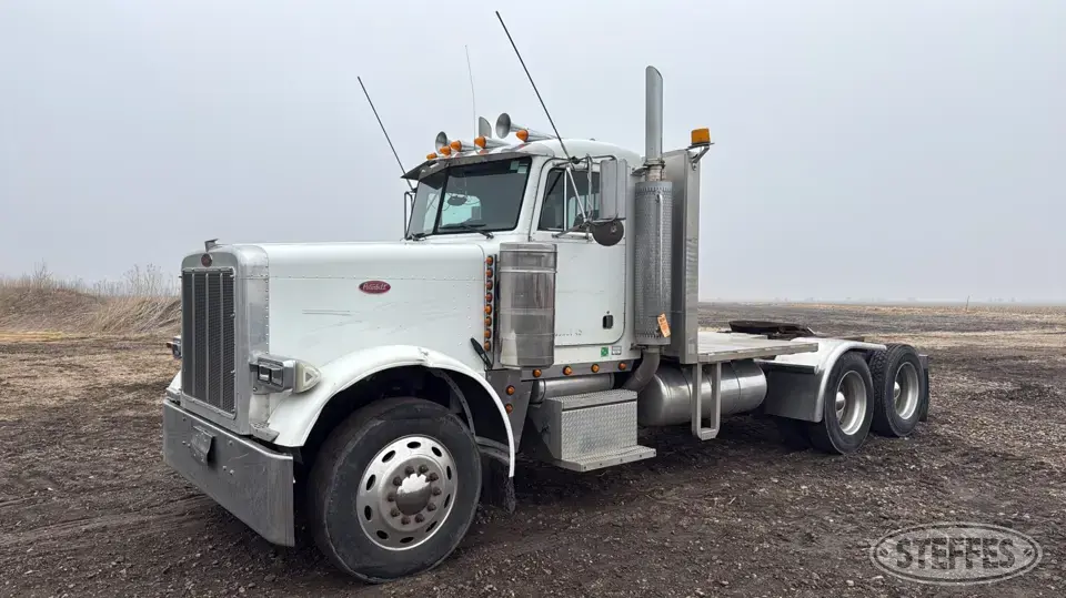 2001 Peterbilt 379 Conventional Truck without Sleeper