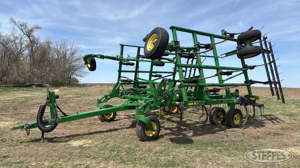 2019 John Deere 2430 Chisel Plow