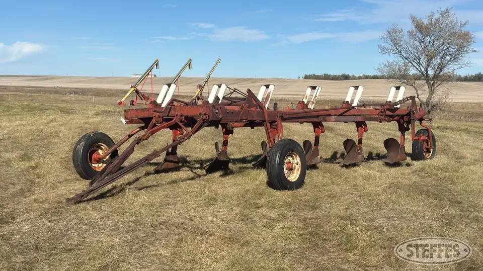 International 770 Plow