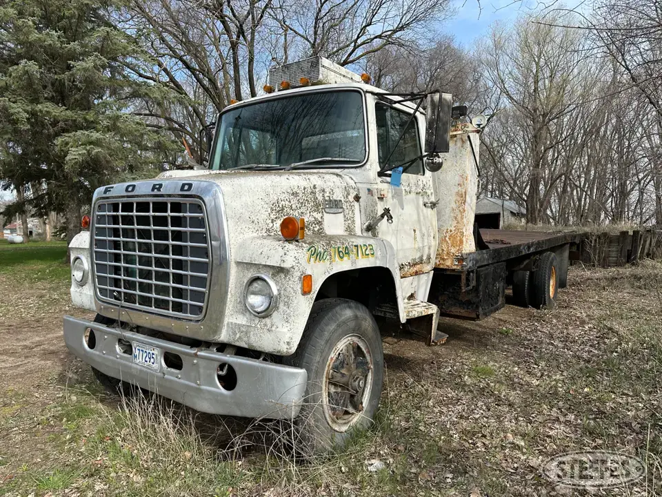 1974 Ford 800 Specialty Truck