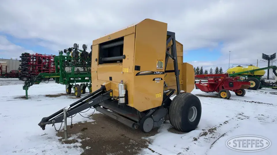 2016 Challenger 2956A Round Baler