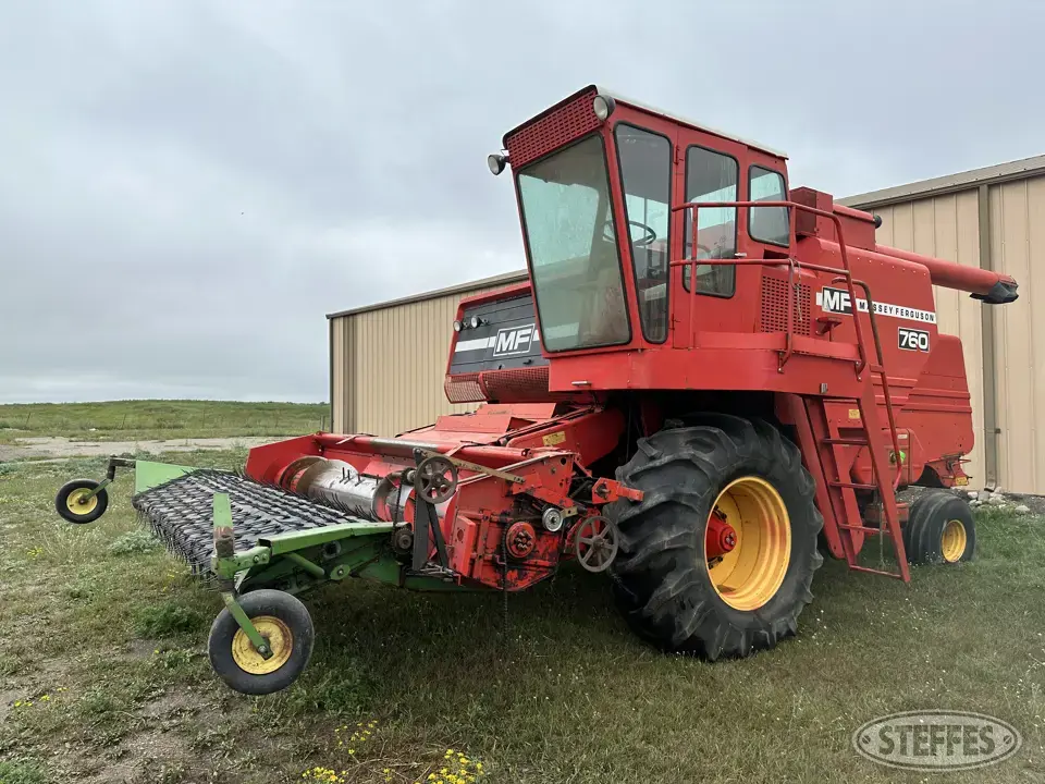 Massey Ferguson 760 Combine