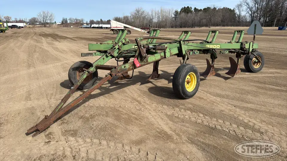 John Deere 3200 Plow