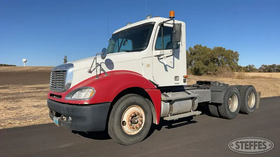 2001 Freightliner Columbia Conventional Truck without Sleeper