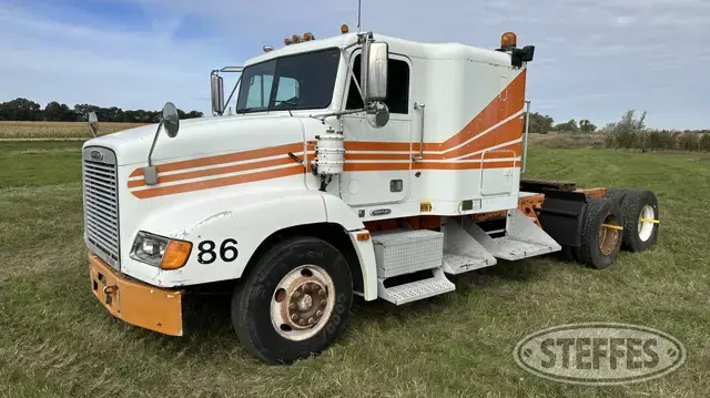 1999 Freightliner FLD112