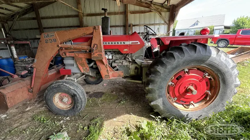 Massey Ferguson 1100 2WD Tractor