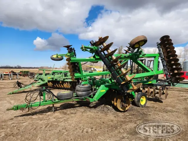 John Deere 650