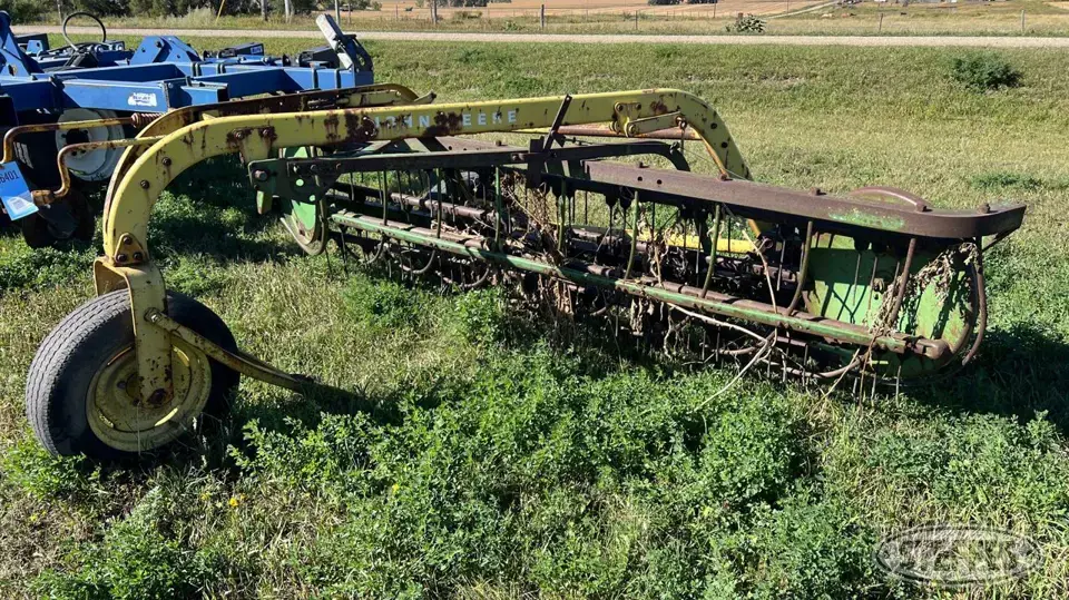 John Deere 640 Rake