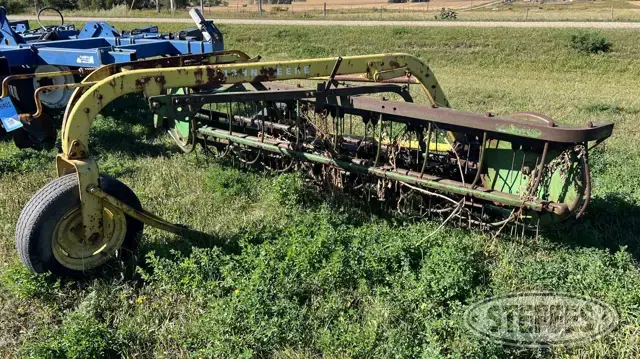 John Deere 640