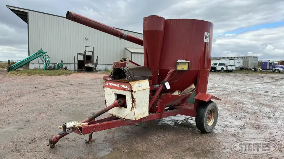International 950 Forage Processing