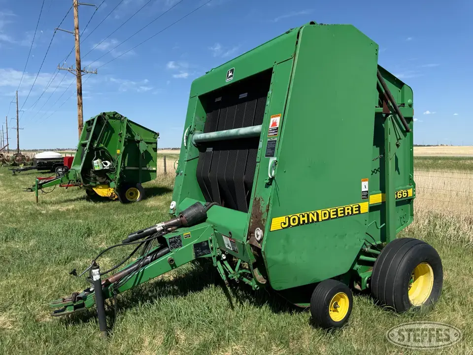 1998 John Deere 566 Round Baler