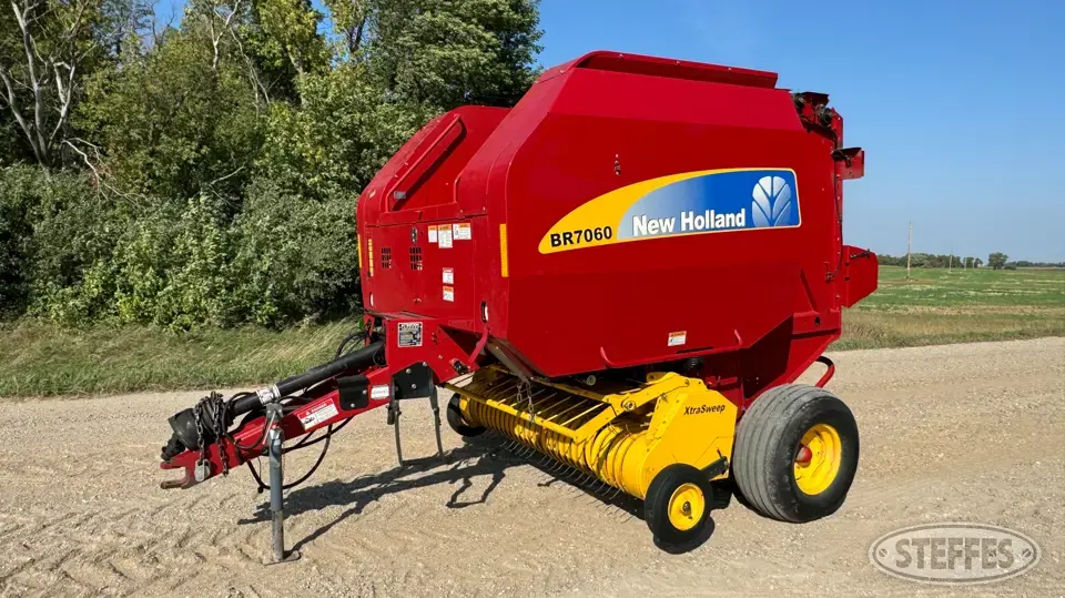 2008 New Holland BR7060 Round Baler