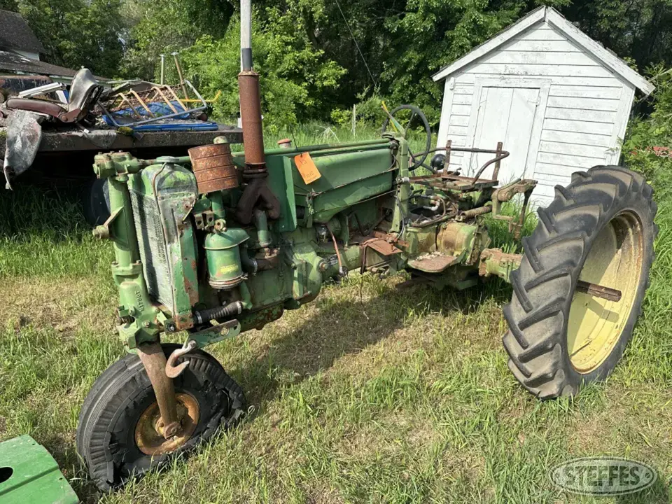 1953 John Deere 40 Collectible Tractor