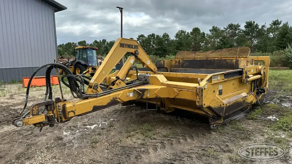 2002 Reynolds 17E10.5 Pull Scraper